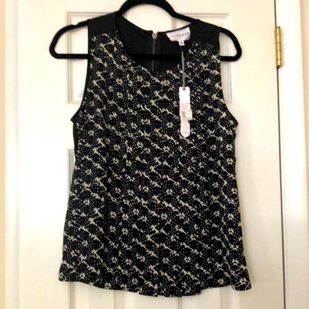 BRAND NEW NEVER WORN Olive and Oak Sleeveless Top